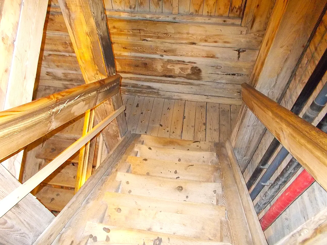 The wooden staircase that winds down into the mine